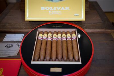 Bolivar Armonías Cigar (Ex. China 2008)